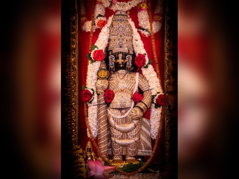 कृष्ण जन्माष्टमी:  13 वीं शताब्दी के इस मंदिर में प्रत्यक्ष नहीं होता 'बालकृष्ण' का दर्शन, 'नौ छिद्रों' वाली खिड़की से ‘नंदलाल’ को निहारते हैं भक्त 