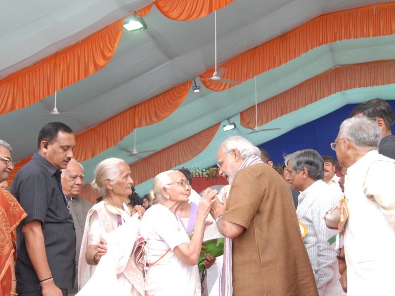 An era of Seva ascends to Heavens: PM Modi with Kalaben Patel in frame captures nation’s sentiment