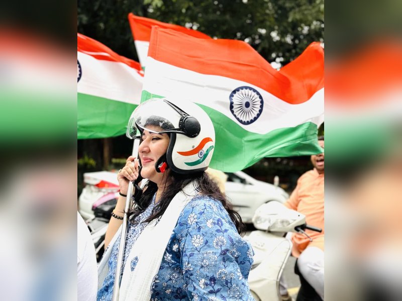 भाजपा सांसद बांसुरी स्वराज की युवाओं से अपील, हेलमेट जरूर पहनें 