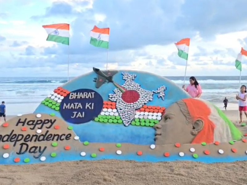 Puri beach transforms into canvas of Indian valour and innovation this Independence Day