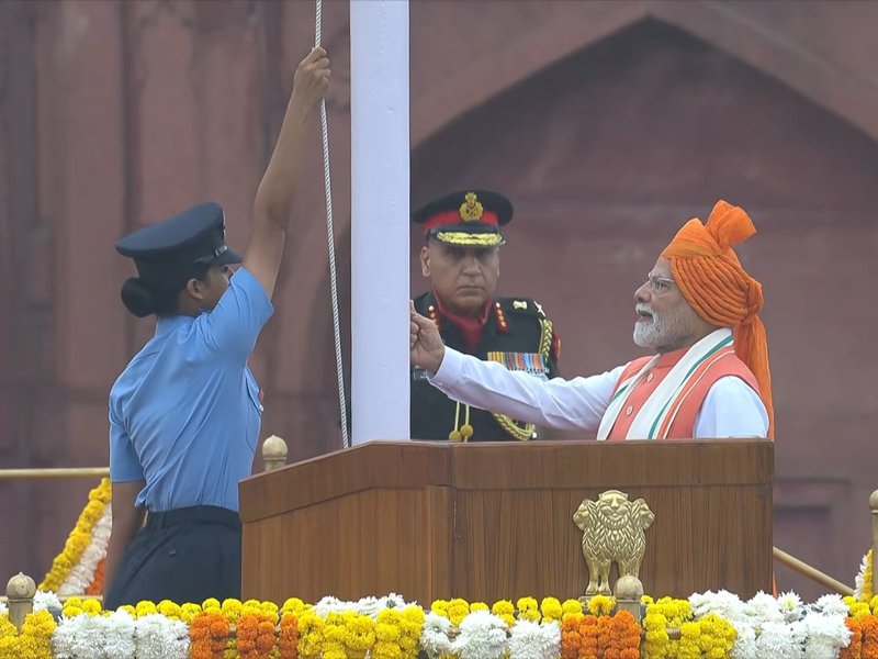 पीएम मोदी ने 12वीं बार लाल किले से फहराया तिरंगा, स्वतंत्रता दिवस को बताया 140 करोड़ संकल्पों का महापर्व