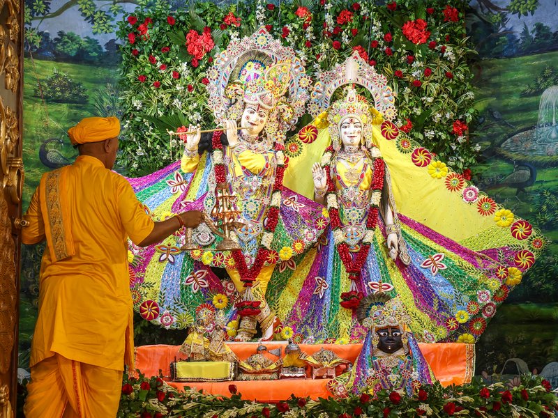 कृष्ण जन्माष्टमी 2025: साल में एक बार होती है मंगला आरती, वृंदावन की जन्माष्टमी का पूरा शेड्यूल और इतिहास 