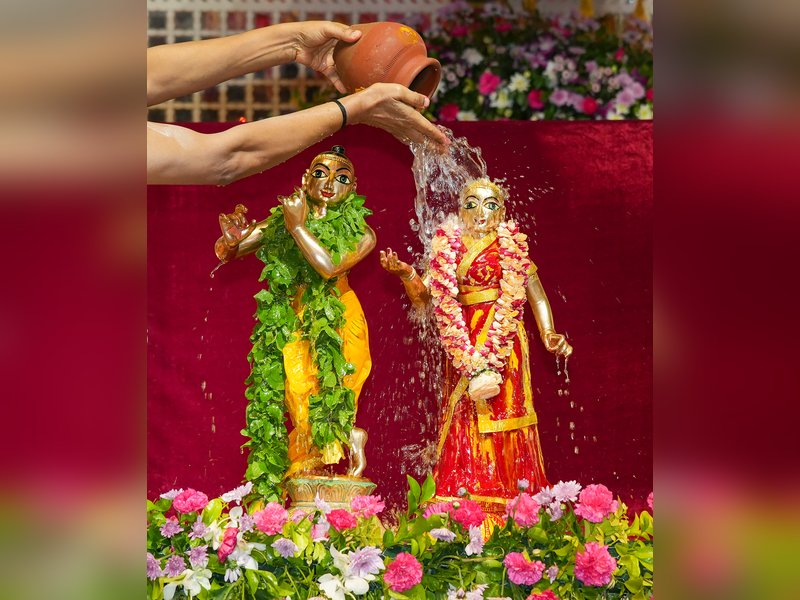 जन्माष्टमी पर करें ये आसान वास्तु उपाय, श्रीकृष्ण की कृपा से भर जाएगा जीवन