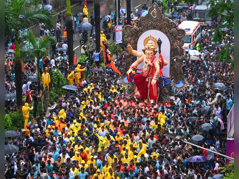 अदाणी इलेक्ट्रिसिटी ने गणेश पंडालों को आवासीय दरों पर अस्थायी बिजली कनेक्शन की पेशकश की