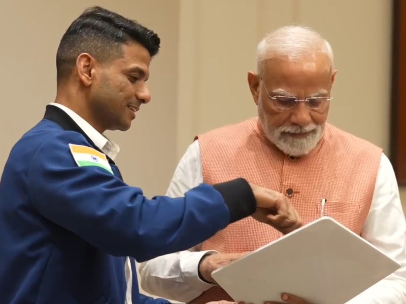 प्रधानमंत्री मोदी की शुभांशु शुक्ला से मुलाकात, बताया- 'भारत को उनकी उपलब्धि पर गर्व'