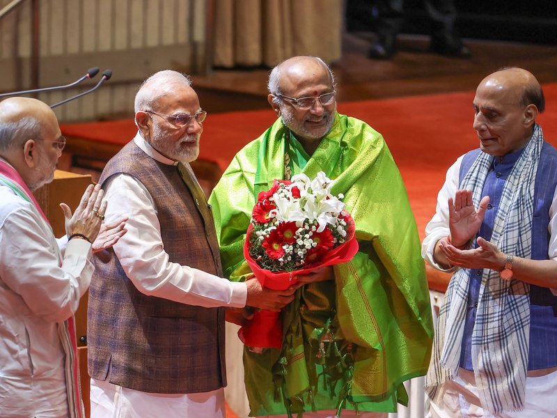 राष्ट्रपति मुर्मू एवं पीएम मोदी ने सीपी राधाकृष्णन को उपराष्ट्रपति बनने की दी बधाई