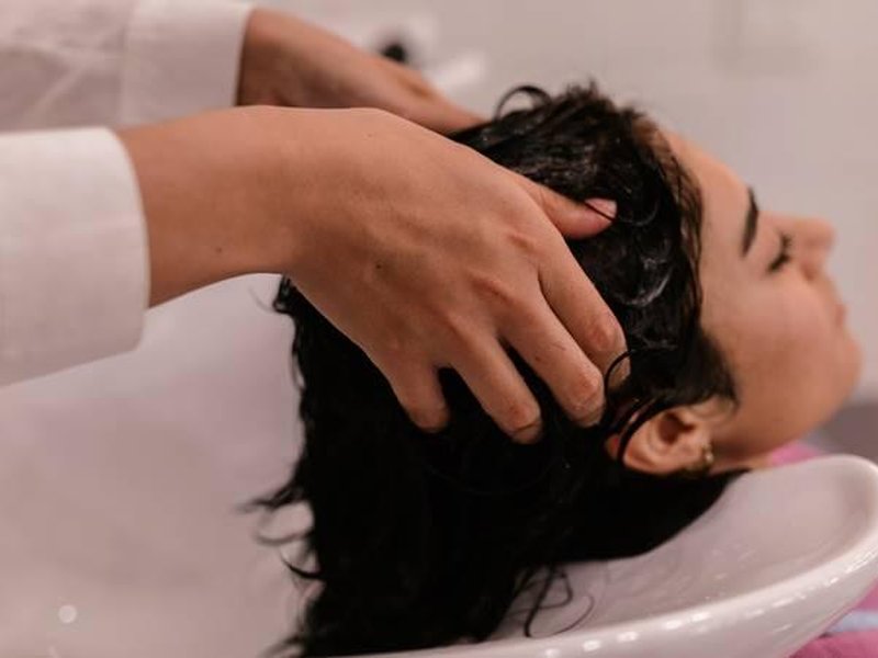 बाल झड़ना और रूखापन दूर करे अंडा, हफ्ते में एक बार जरूर ऐसे करें इस्तेमाल