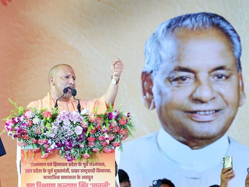 ‘बाबूजी’ की विरासत ही आज यूपी के विकास की आधारशिला बनी है : सीएम योगी