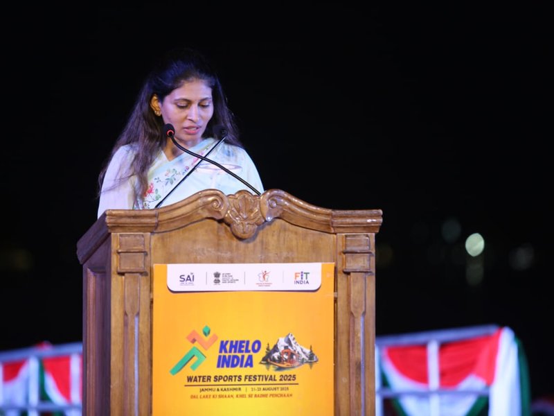 Sports minister Dr. Mansukh Mandaviya declares open Khelo India Water Sports Festival 2025 being held in Srinagar on Thursday. Photo credit: SAI Media