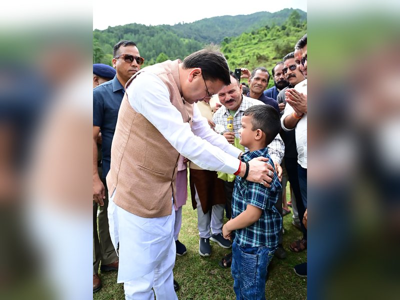 थराली में आपदा प्रभावित क्षेत्रों का सीएम धामी ने किया निरीक्षण, अधिकारियों को राहत कार्यो में तेजी लाने के दिए निर्देश 