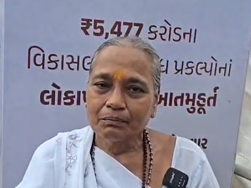 अहमदाबाद में पीएम मोदी के रोड शो को लेकर लोग उत्साहित