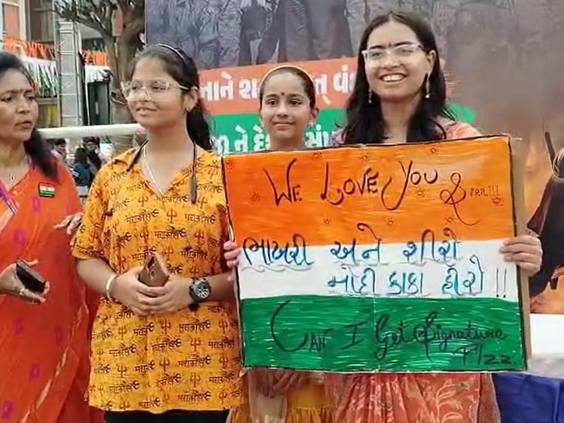 प्रधानमंत्री मोदी के स्‍वागत को तैयार गुजरात, सिंदूर से हो रहा महिलाओं का स्‍वागत