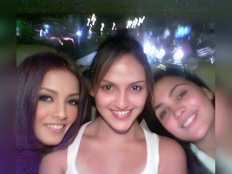 Celina Jaitly drops old selfie with 'No Entry' co-stars Esha Deol & Lara Dutta as the film turns 20