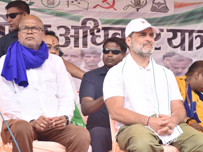 कांग्रेस के मंच से अमर्यादित टिप्पणी, सीएम योगी, फडणवीस से लेकर चिराग तक का जोरदार पलटवार
