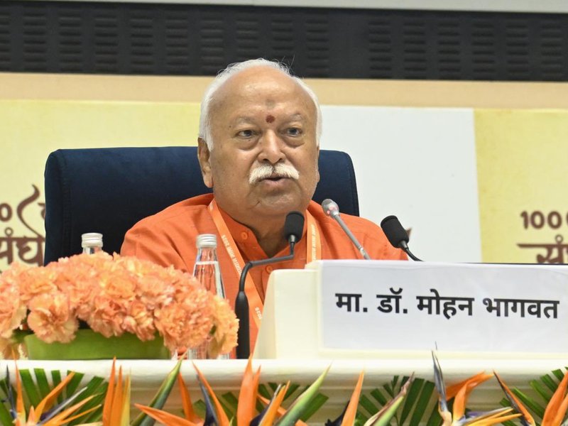 घुसपैठिए पर बोले मोहन भागवत, डीएनए एक है तो परमिशन लेकर क्यों नहीं आते?