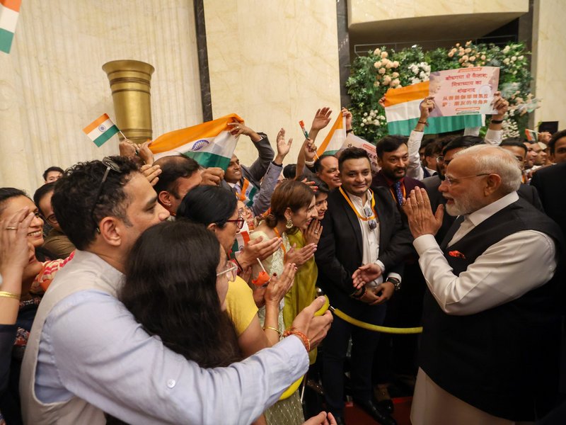 चीन में भारतीय समुदाय ने पीएम मोदी का किया भव्य स्वागत, भारत के लगे जयकारे