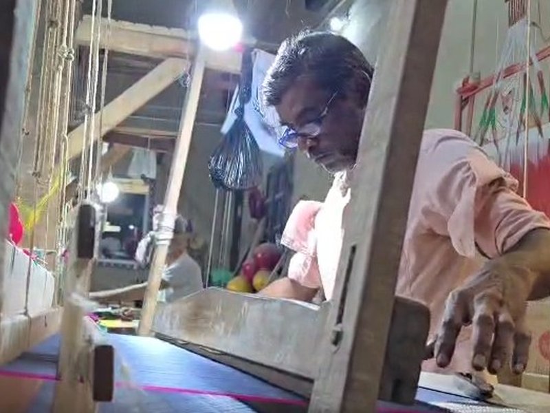 अमेरिकी टैरिफ की बनारसी साड़ी उद्योग पर जबरदस्त मार, बुनकरों की खतरे में आजीविका 