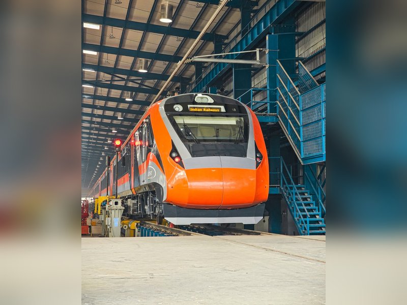 Two special trains leave Jammu with over 1,200 stranded passengers (Photo: IANS)