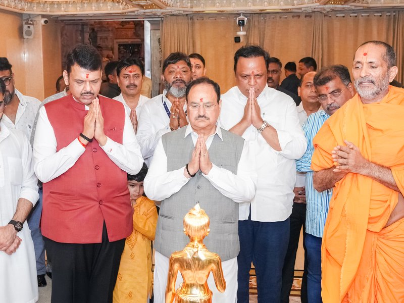 मुंबई : बीएपीएस श्रीस्वामीनारायण मंदिर पहुंचे जेपी नड्डा, देशवासियों के लिए सुख-शांति और समृद्धि की कामना की