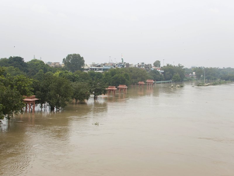 भूटान में अचनाक आई बाढ़ में फंसे लोग, भारतीय सेना ने रेस्क्यू के लिए पहुंचाई मदद  (प्रतीकात्मक तस्वीर)
