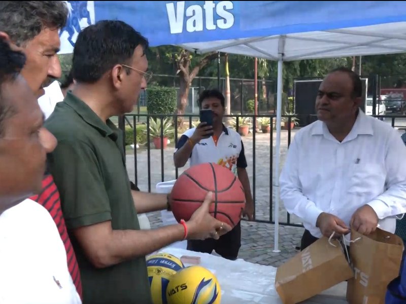 खेल मंत्री मांडविया ने 'संडे ऑन साइकिल' में स्वदेशी खेल सामग्री का समर्थन किया