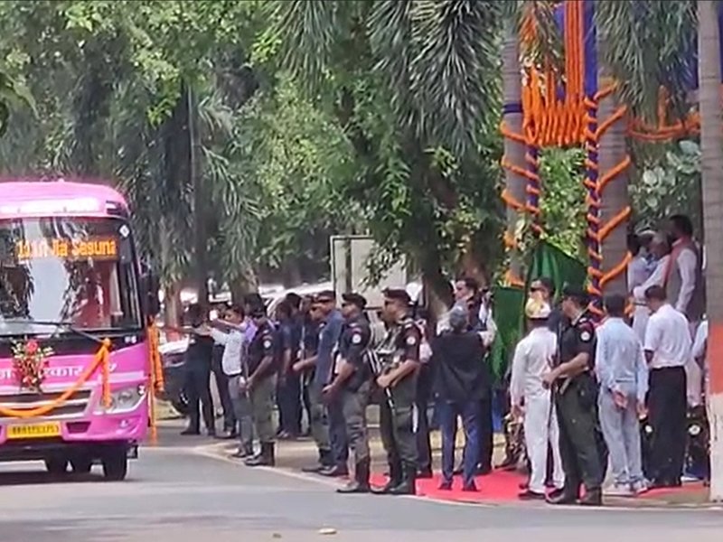 बिहार: विधानसभा चुनाव से पहले महिलाओं को सीएम नीतीश का तोफा, 80 पिंक बस सेवा शुरू