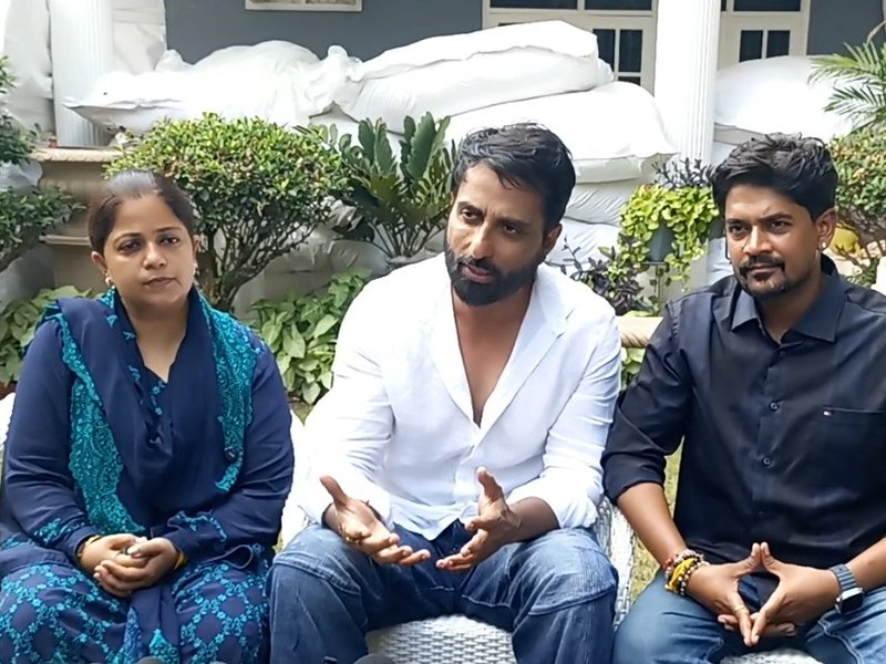 बहन के साथ बाढ़ पीड़ितों की मदद के लिए पंजाब पहुंचे सोनू सूद, बोले- 'असली चुनौतियां बाकी हैं'