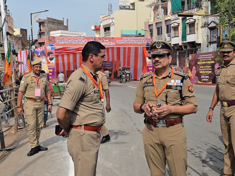 वाराणसी: प्रधानमंत्री मोदी के आगमन से पहले अभूतपूर्व सुरक्षा, 5 हजार पुलिसकर्मी तैनात