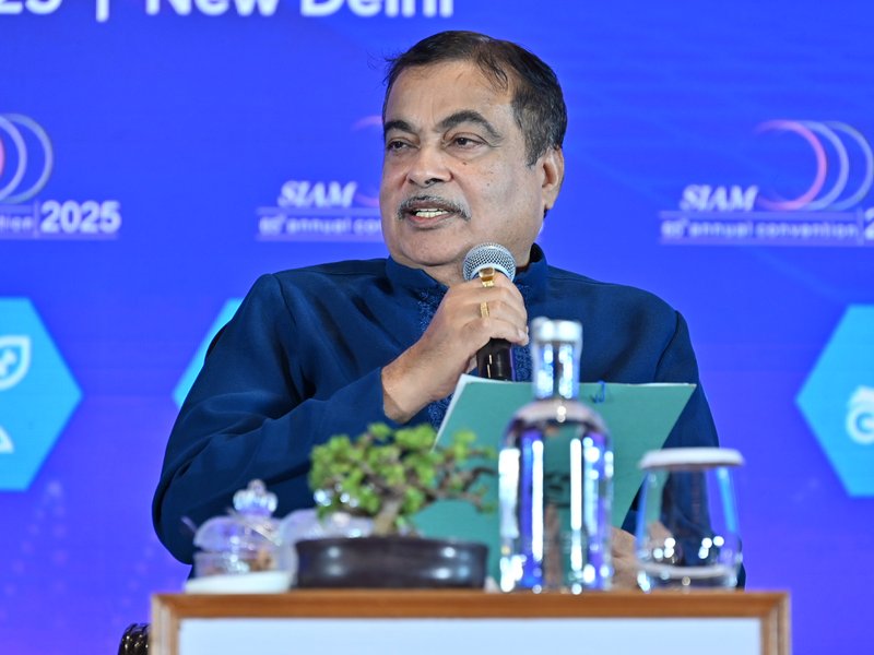 केंद्रीय मंत्री नितिन गडकरी ने इथेनॉल-मिश्रित पेट्रोल के खिलाफ पेड सोशल मीडिया अभियान की आलोचना की