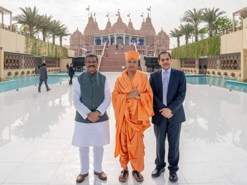 अबू धाबी के बीएपीएस हिंदू मंदिर में मंत्रमुग्ध हुए धर्मेंद्र प्रधान, बताया असंभव चमत्कार 
