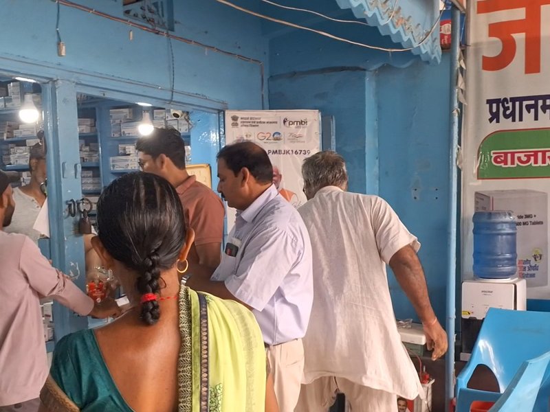 छपरा : प्रधानमंत्री जन औषधि योजना बनीं गरीबों के लिए जीवन रक्षक, अब महंगी दवाओं से मिली राहत