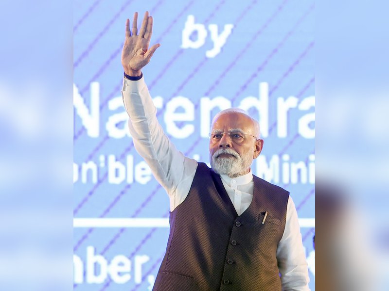 आजाद भारत के 100 वर्ष पूरे होने तक पीएम मोदी को देश की सेवा करनी चाहिए : मुकेश अंबानी