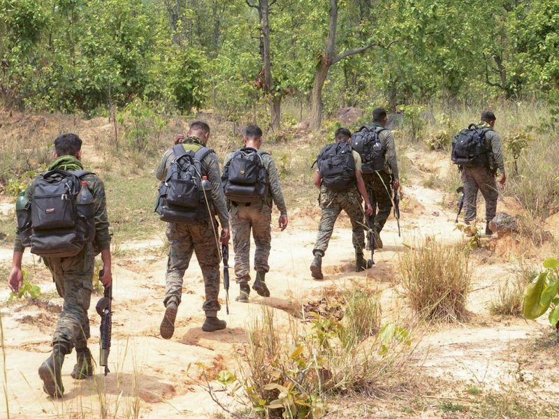 पलामू में सुरक्षाबलों और टीपीसी नक्सलियों के बीच मुठभेड़, 5 लाख का इनामी ढेर पलामू में सुरक्षाबलों और टीपीसी नक्सलियों के बीच मुठभेड़, 5 लाख का इनामी ढेर