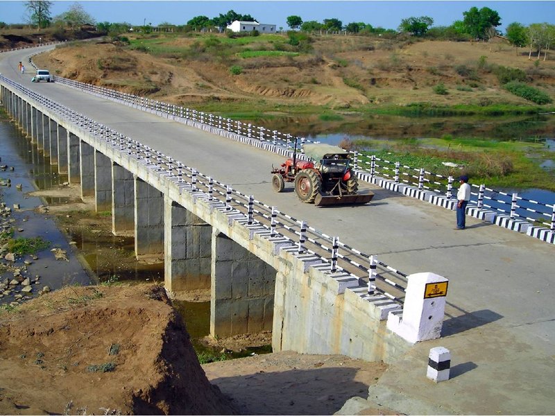 प्रधानमंत्री ग्राम सड़क योजना के अंतर्गत अब तक 7.83 लाख किलोमीटर की सड़कों का हुआ निर्माण; 9,891 पुल भी बने
