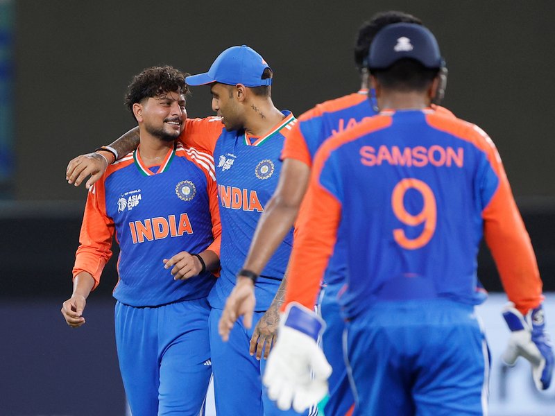 एशिया कप : ऑपरेशन 'व्हाइट बॉल' में जीत का 'दीपक' जला गए कुलदीप, फिरकी में फंसा पाकिस्तान 