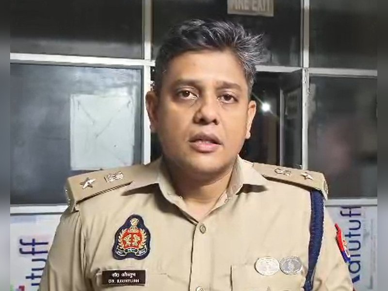 अयोध्या से वाराणसी जा रही बस की ट्रेलर से टक्कर, चार की मौत, नौ घायल