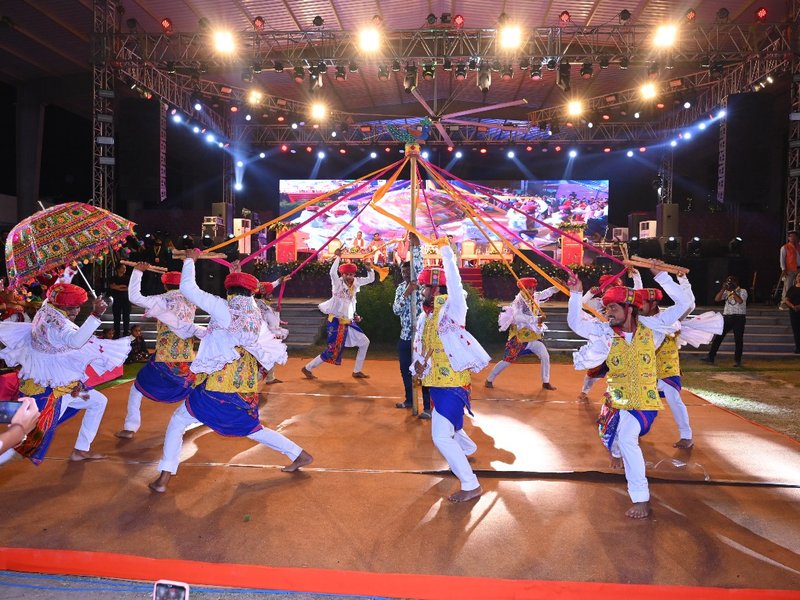 वाइब्रेंट गुजरात : उदयपुर में दिखी गुजरात की कला, संस्कृति, व्यंजन और परंपरा की झलक 