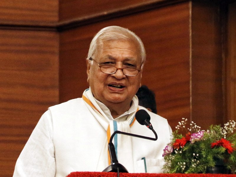 पटना में अनोखे अंदाज में मना पीएम मोदी का जन्मदिन, बिहार के राज्यपाल ने तस्वीर को खिलाया केक 