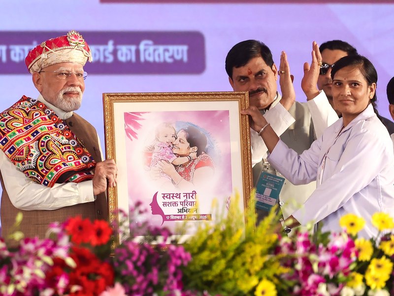 जन्मदिवस पर देश-विदेश से प्रधानमंत्री मोदी को मिलीं शुभकामनाएं, पीएम बोले- आप सब मेरे परिवार हैं