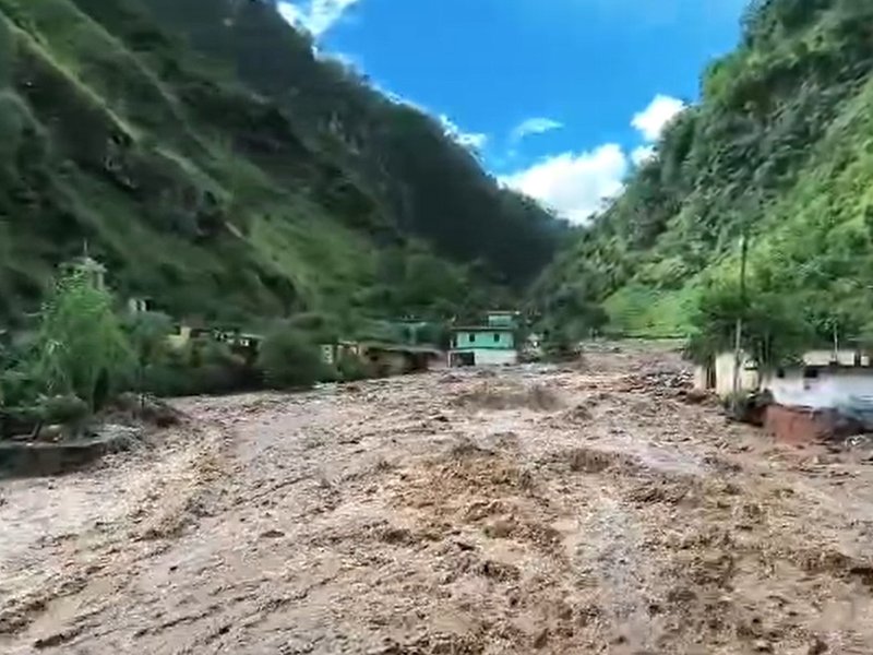 चमोली आपदा से चारों तरफ मचा है तबाही का मंजर, स्थानीय लोगों ने बताए हालात
