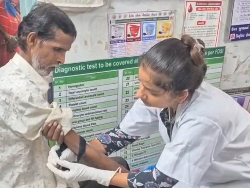 भरूच में ‘स्वस्थ नारी, सशक्त परिवार अभियान’ के तहत लगाए गए स्वास्थ्य कैंप