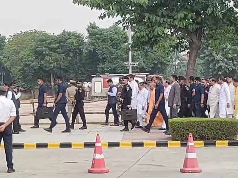 ग्रेटर नोएडा पहुंचे सीएम योगी, यूपी इंटरनेशनल ट्रेड शो की तैयारियों का लिया जायजा