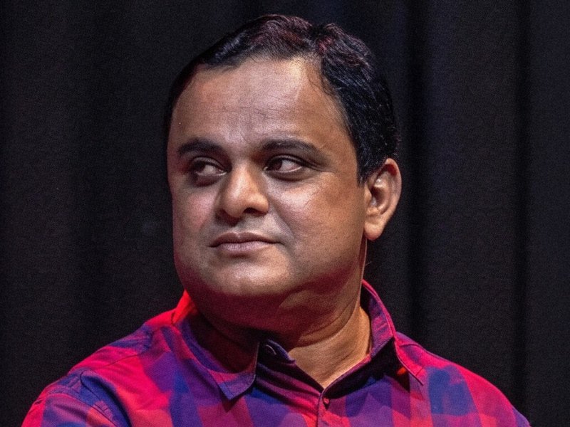 बहुआयामी प्रतिभा के धनी ब्रात्य बसु : साहित्य अकादमी विजेता नाटककार, रंगकर्मी और राजनेता