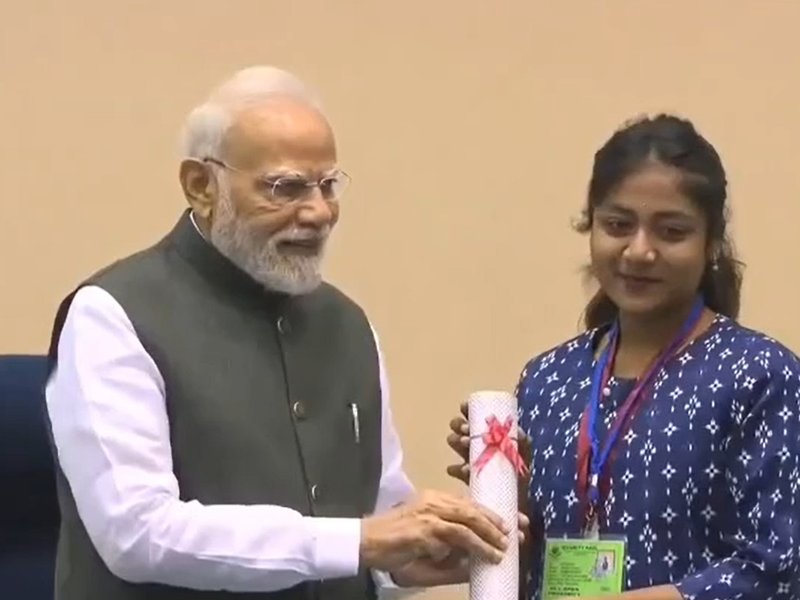 बैतूल की आईटीआई छात्रा त्रिशा तावड़े ने पीएम-सेतु योजना के दौरान पाई राष्ट्रीय उपलब्धि, पीएम मोदी ने किया सम्मानित