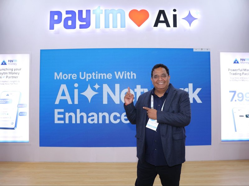 ग्लोबल फिनटेक फेस्टिवल में शामिल होने के लिए विजय शेखर शर्मा ने मुंबई मेट्रो की सवारी की 