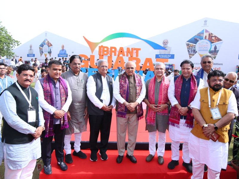 केंद्रीय मंत्री अश्विनी वैष्णव, सीएम भूपेंद्र पटेल ने मेहसाणा में वीजीआरसी में ट्रेड शो और एग्जीबिशन का किया उद्घाटन