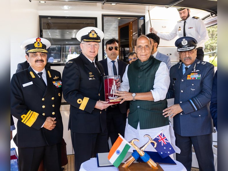 रक्षा मंत्री राजनाथ सिंह ने सिडनी में कुट्टाबुल नेवल बेस का किया दौरा, समुद्री सहयोग को मजबूत करने पर जोर