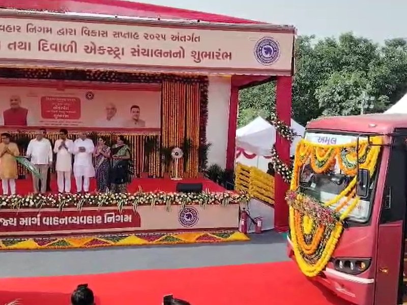 दीपावली से पहले गुजरात की जनता को सौगात, मुख्यमंत्री भूपेंद्र पटेल ने जीएसआरटीसी की 201 नई बसों को दिखाई हरी झंडी