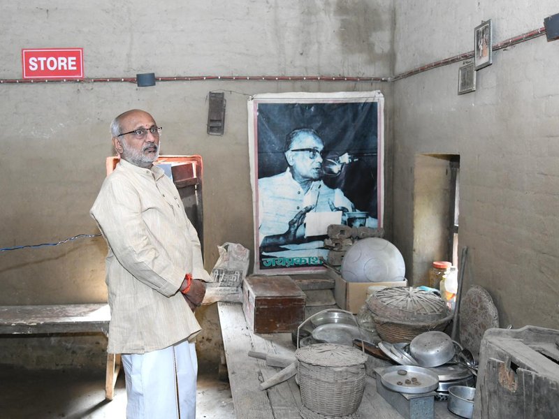 बिहार में जेपी नारायण के पैतृक घर पहुंचे उपराष्ट्रपति सीपी राधाकृष्णन, लोकनायक को दी श्रद्धांजलि
