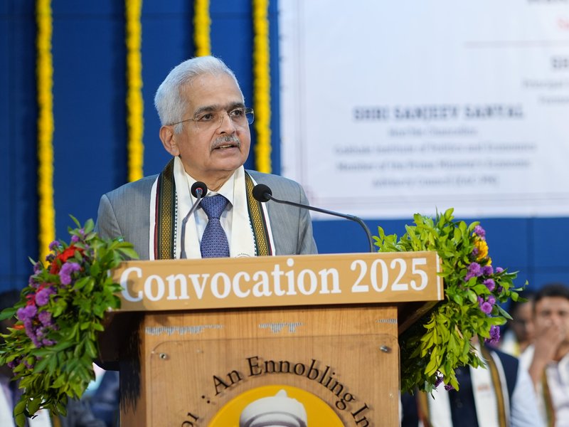 वैश्विक अनिश्चितता के बीच भारत मजबूती का कर रहा प्रदर्शन: शक्तिकांत दास